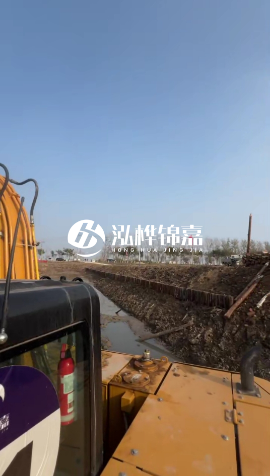 三門峽挖機(jī)打木樁專業(yè)施工-松木樁打樁木價(jià)格含運(yùn)輸成本嗎?