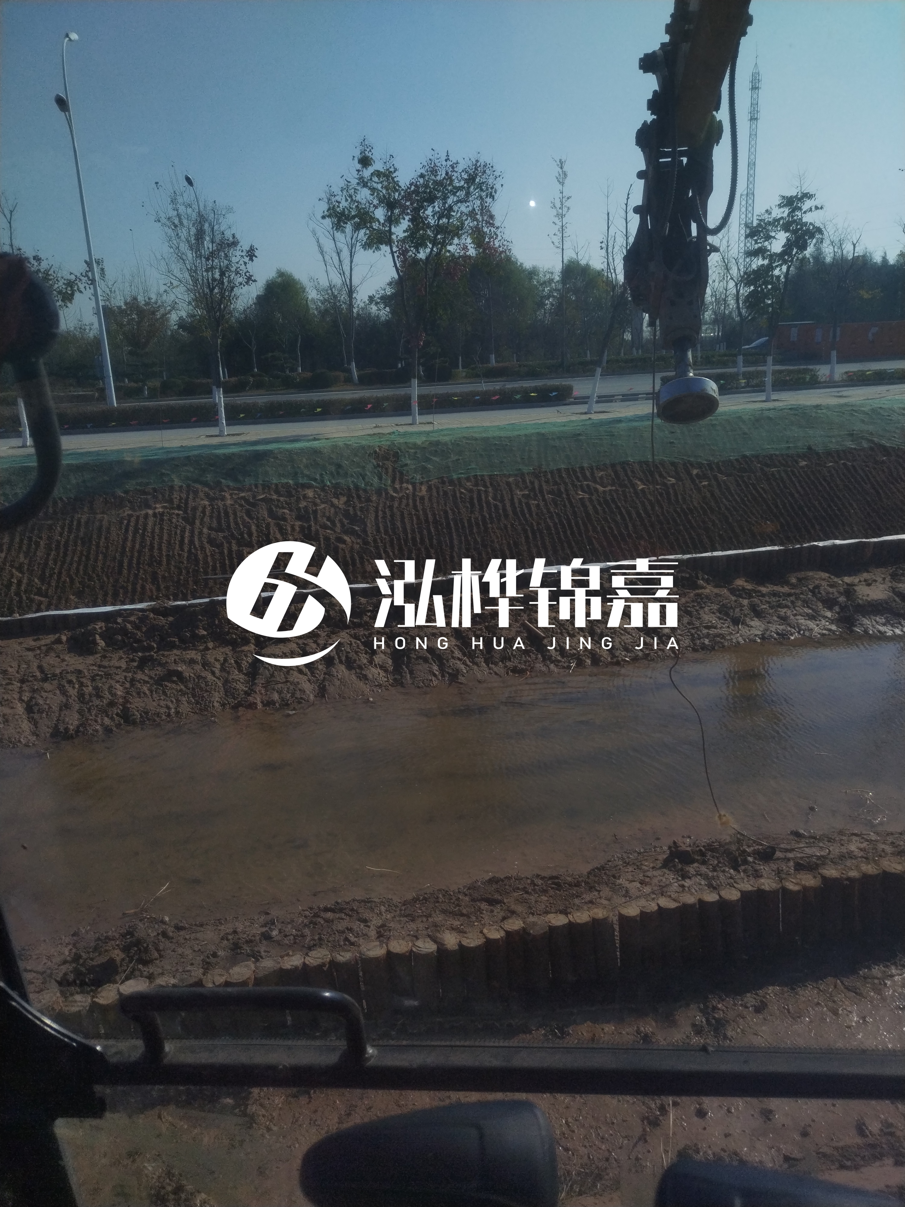 懷化松木樁源頭廠家-打河道木樁多少錢(qián)一米?