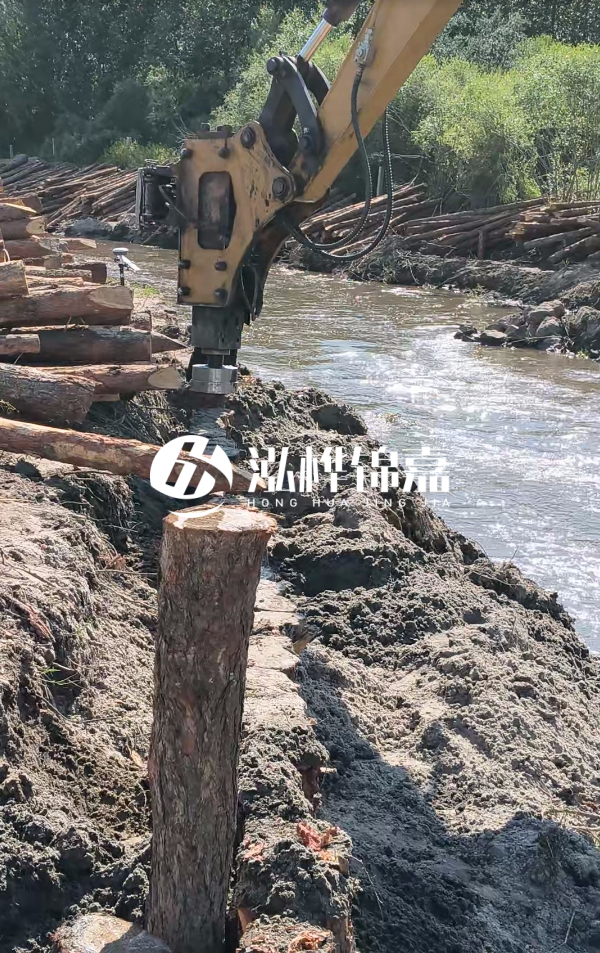 酒泉挖機(jī)打木樁專業(yè)施工-圍堰施工用松木樁可以嗎?