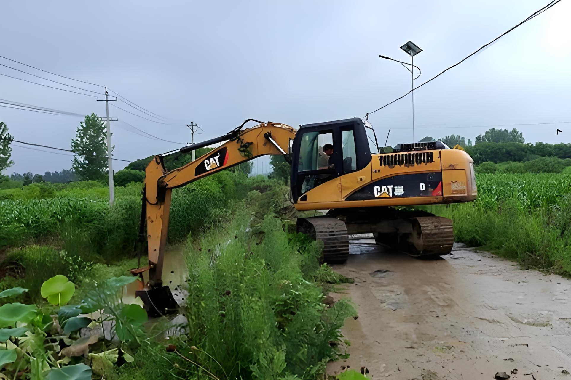 貴州沼澤地灘涂清淤公司有哪些-船挖清淤單價(jià)是多少?