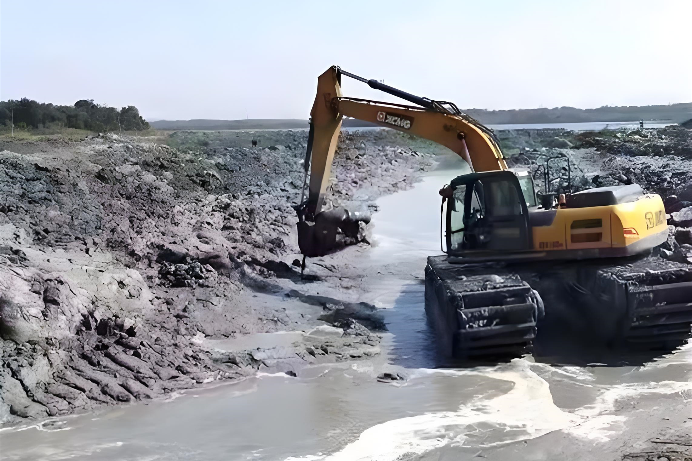 河南水挖清淤團(tuán)隊(duì)泓樺錦嘉-挖淤泥用什么機(jī)械好?